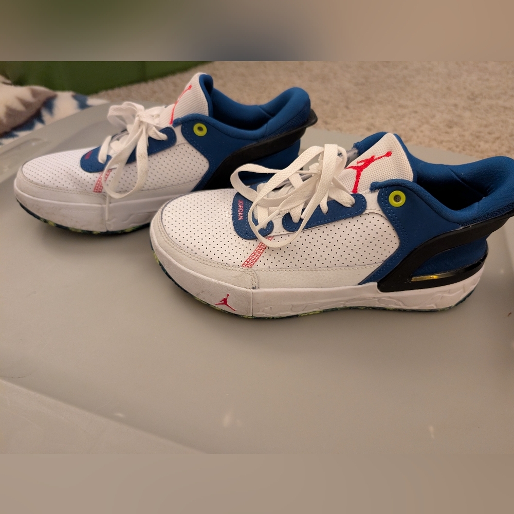 Nike Kids White and Navy Sneakers